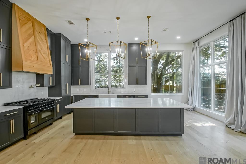 Residential in Sunshine 5