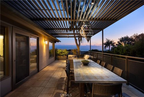 575 Center St, Laguna Beach, CA, 92651-3213 | Card Image