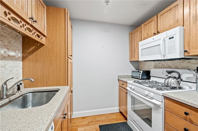 APT-6 - 72 W Side Rd, Condo with 2 bedrooms, 2 bathrooms and 1 parking in Block Island RI | Image 17