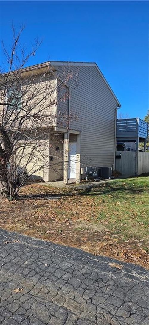 6134 E 127th St, Grandview, MO, 64030-1913 | Card Image