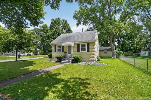 3901 Lowcroft Ave, Lansing, MI, 48910-4416 | Card Image
