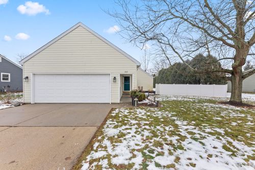 909 York Imperial Dr, Oconomowoc, WI, 53066-3443 | Card Image