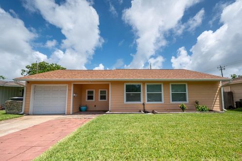 104 Bonita Ave, Galveston, TX, 77550-3106 | Card Image