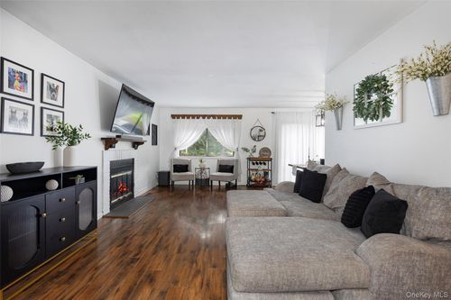 20 Amber Ct, Poughkeepsie, NY, 12603-1062 | Card Image