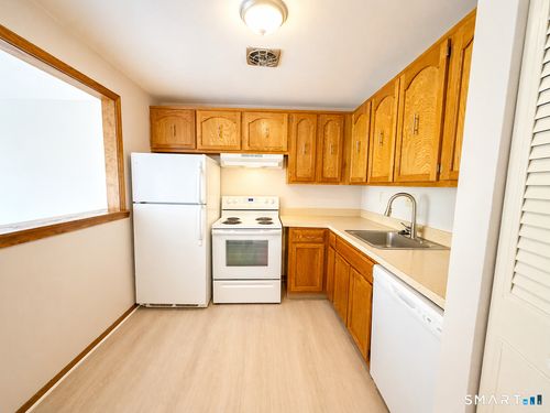 b9-200 Laura Ln, Rocky Hill, CT, 06067-1533 | Card Image