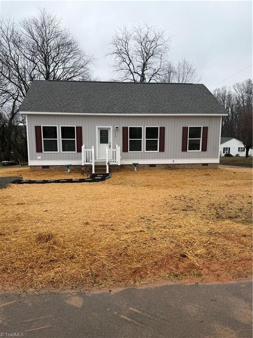 113 Hill St, Jonesville, NC, 28642-2225 | Card Image