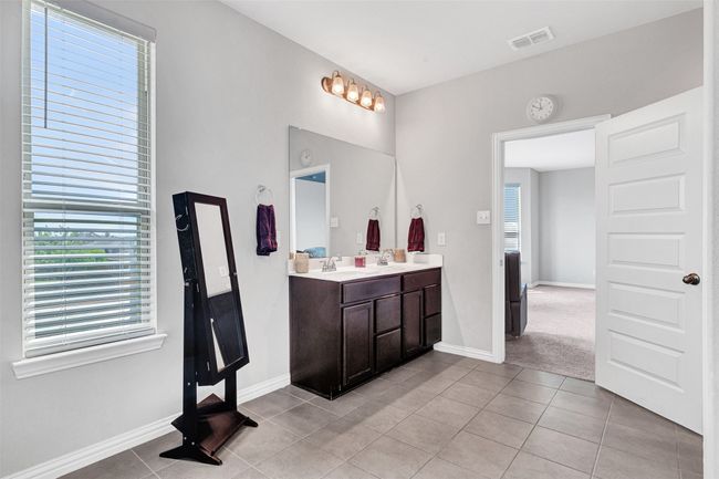 Primary En-suite Bath | Image 20