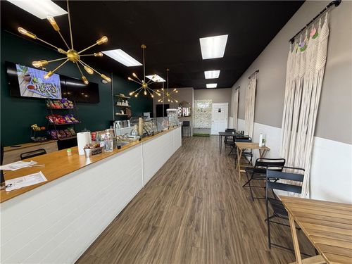 2323 S Old Missouri Rd, Springdale, AR, 72764-7470 | Card Image