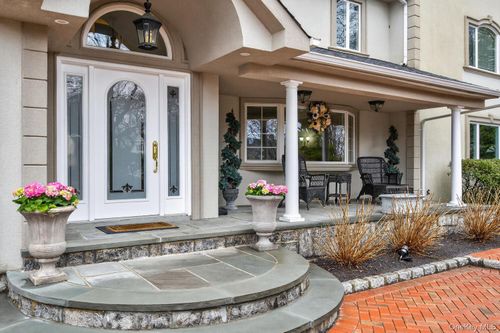 23 Beaverhill Ln, Huntington, NY, 11743-5701 | Card Image