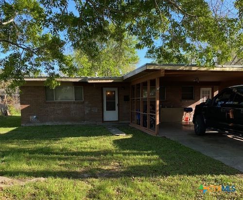 711 Hybiscus Ln, Victoria, TX, 77904-2111 | Card Image