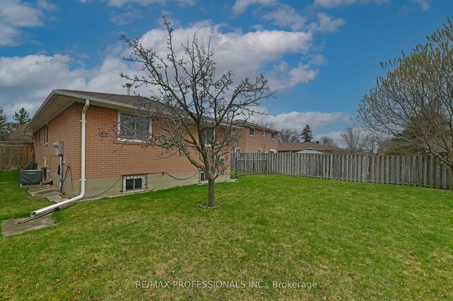 11 Pegasus Trail, House other with 3 bedrooms, 2 bathrooms and 1 parking in Scarborough ON | Image 39
