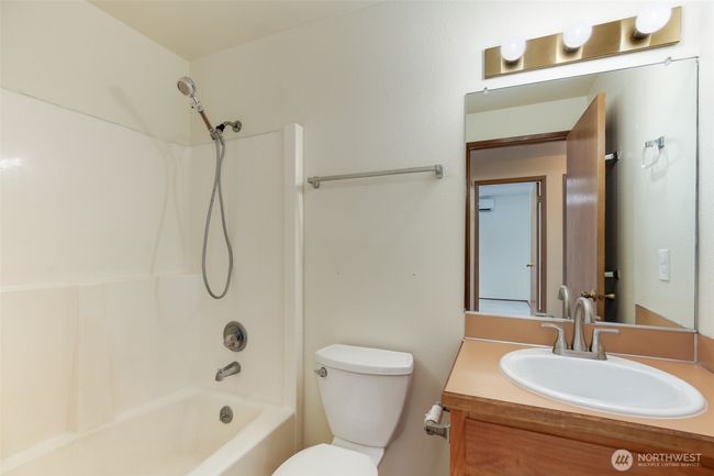 Family bath upstairs | Image 22