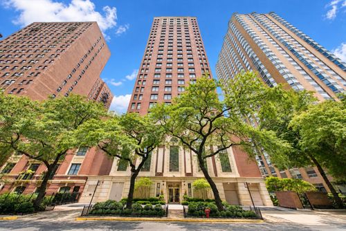 25i-1122 N Dearborn St, Chicago, IL, 60610-5082 | Card Image