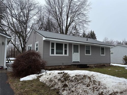 9 Nelson St, Holley, NY, 14470-1203 | Card Image