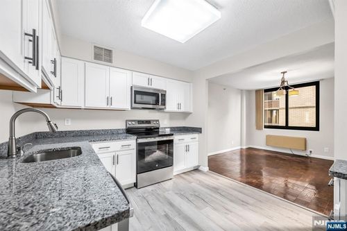 326 Prospect Ave, Hackensack, NJ, 07601-2611 | Card Image