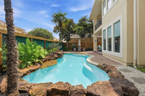 320 Harborside Cir, Kemah, TX, 77565-2990 | Card Image