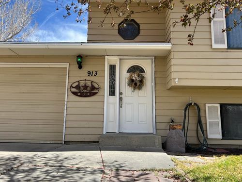 913 Eisenhower Dr, Rock Springs, WY, 82901-4448 | Card Image