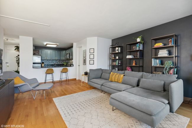 APT-702 - 525 W Hawthorne Pl, Home with 2 bedrooms, 1 bathrooms and null parking in CHICAGO IL | Image 6