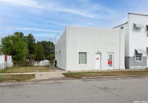 338 Lillooet St W, Home with 0 bedrooms, 0 bathrooms and null parking in Moose Jaw SK | Card Image