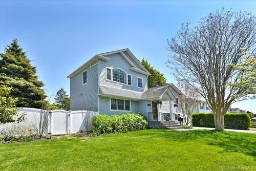 491 Charles Ave, Massapequa Park, NY, 11762-1303 | Card Image