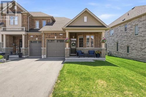 38 Southampton St, Port Perry, ON, L9L0C6 | Card Image