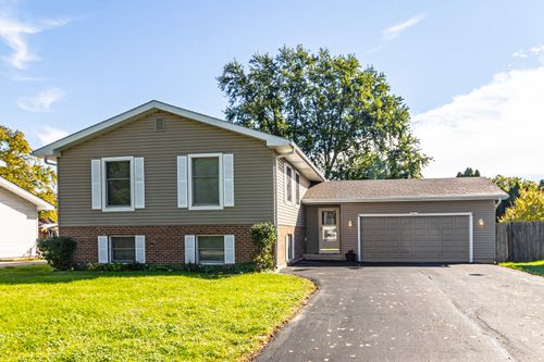 103 Hickory Dr, Lindenhurst, IL, 60046-8306 | Card Image