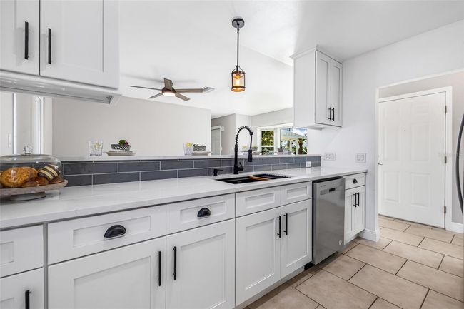 8727 Bay Crest Ln, House other with 3 bedrooms, 2 bathrooms and null parking in TAMPA FL | Image 4