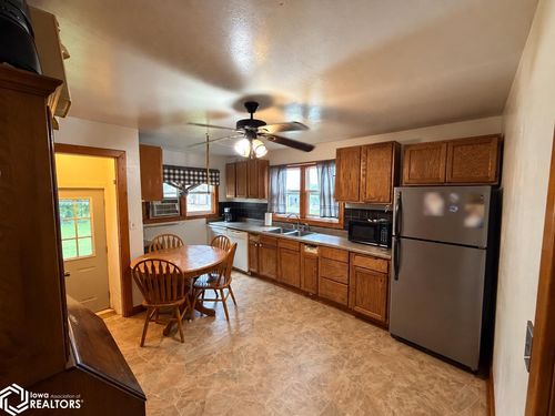 306 Mound St, Batavia, IA, 52533-9608 | Card Image