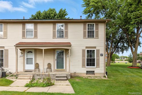 8924 Shawn Dr, Sterling Heights, MI, 48312-3616 | Card Image