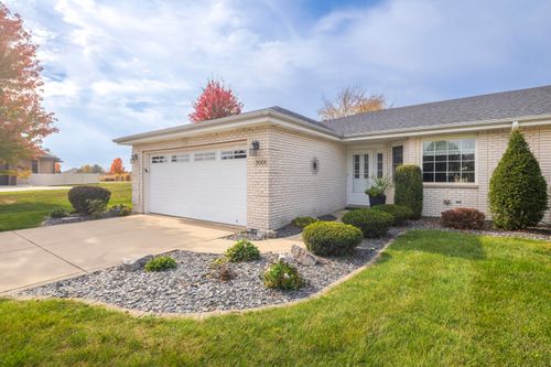 2001 Silver Hawk Dr, Crown Point, IN, 46307 | Card Image