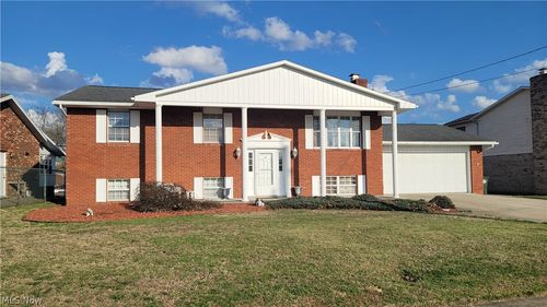 818 Seneca Dr, Belpre, OH, 45714-1141 | Card Image