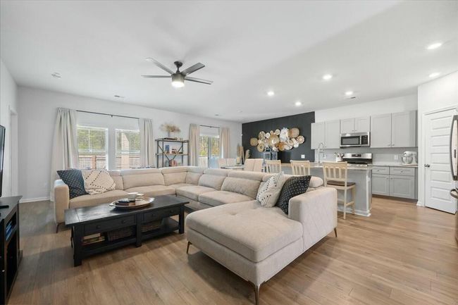 Living Room | Image 11