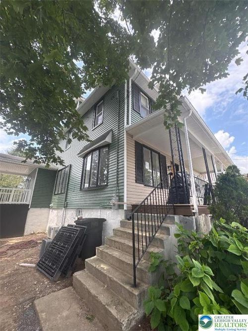 9 Harding Ave, Pen Argyl, PA, 18072-1436 | Card Image