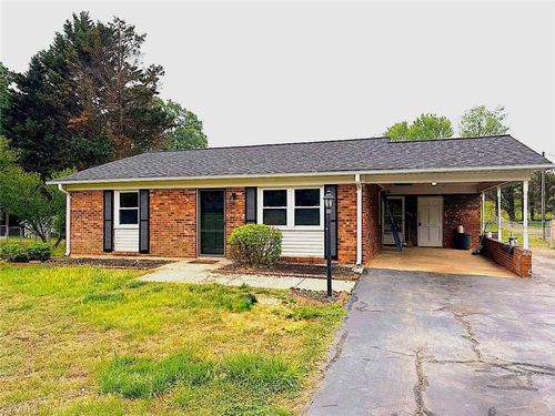 1285 Meadowbrook Dr, King, NC, 27021-8256 | Card Image