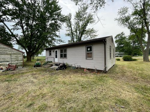 209 W South 2nd St, La Place, IL, 61936-1039 | Card Image