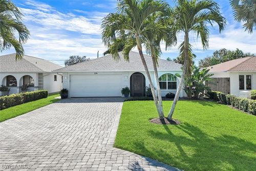 574 102nd Ave N, Naples, FL, 34108-3209 | Card Image