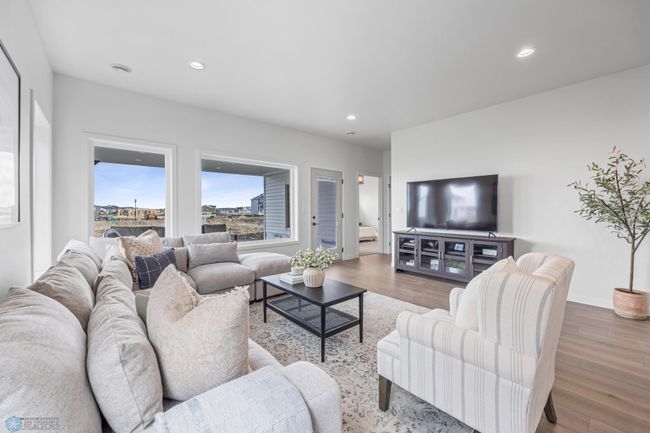 Living Room | Image 15
