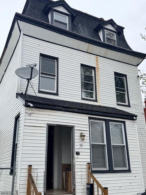 38 Emmet St, Newark, NJ, 07114-1838 | Card Image