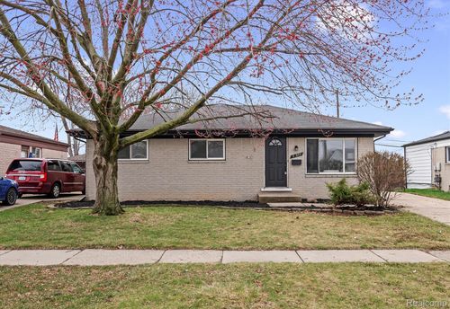 27577 Larry St, Roseville, MI, 48066-2737 | Card Image