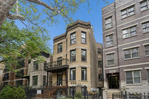 2-832 W Roscoe St, Chicago, IL, 60657-1949 | Card Image