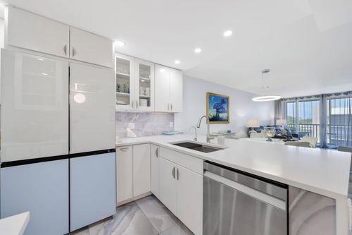 ph-605-12 Royal Palm Way, Boca Raton, FL, 33432-8712 | Card Image