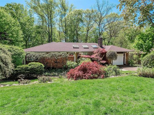 10 Jeannette Dr, Port Washington, NY, 11050-2814 | Card Image