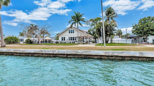 3925 Sunrise Dr S, ST PETERSBURG, FL, 33705-3942 | Card Image