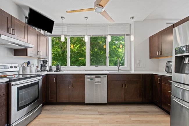 APT-6 - 10 Ingalls Ct, Condo with 2 bedrooms, 1 bathrooms and 2 parking in Melrose MA | Image 7
