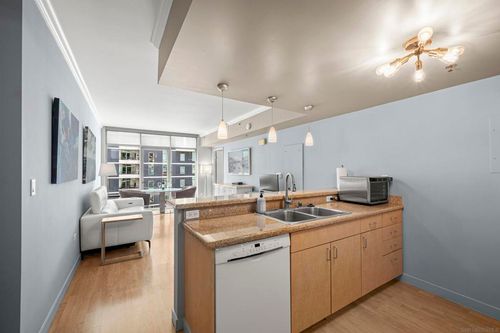 854-425 W Beech St, San Diego, CA, 92101-8435 | Card Image