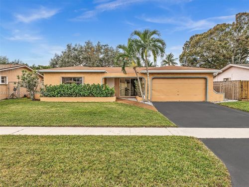8910 Nw 7th Ct, Pembroke Pines, FL, 33024-6454 | Card Image
