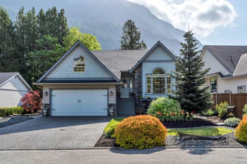464 Naismith Ave, Harrison Hot Springs, BC, V0M1K0 | Card Image