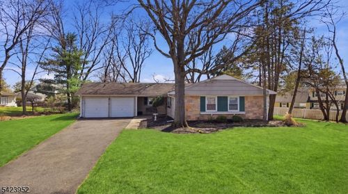 27 Summerall Rd, Somerset, NJ, 08873-2240 | Card Image