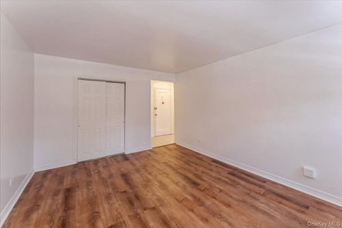 1g-7811 Main St, Flushing, NY, 11367-3501 | Card Image