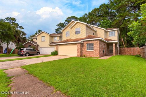 11118 Oakcrest Dr, D'Iberville, MS, 39540-2365 | Card Image